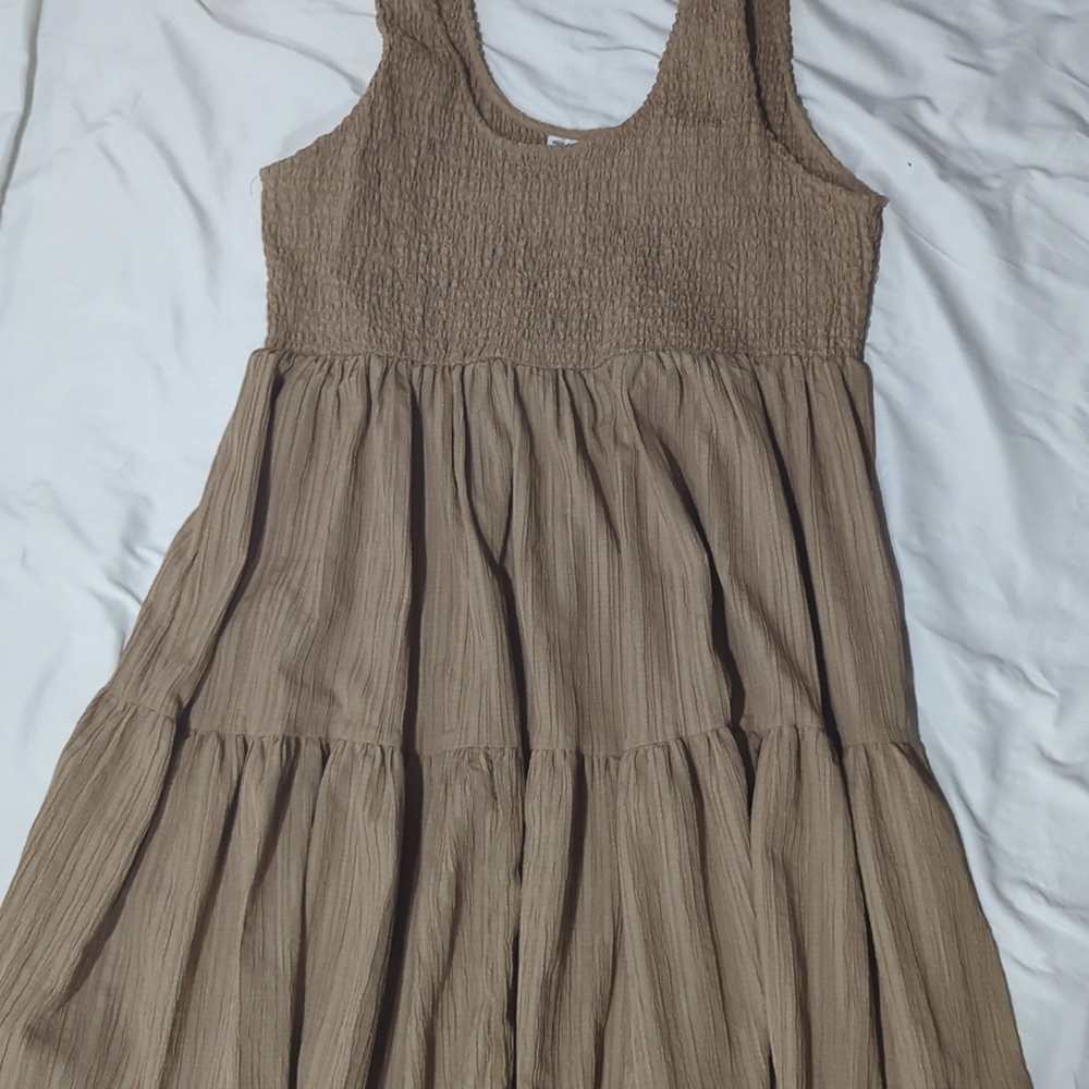 ASOS DESIGN Curve scoop neck shirred maxi sundress, Color khaki Size 18 - Picture 5 of 8